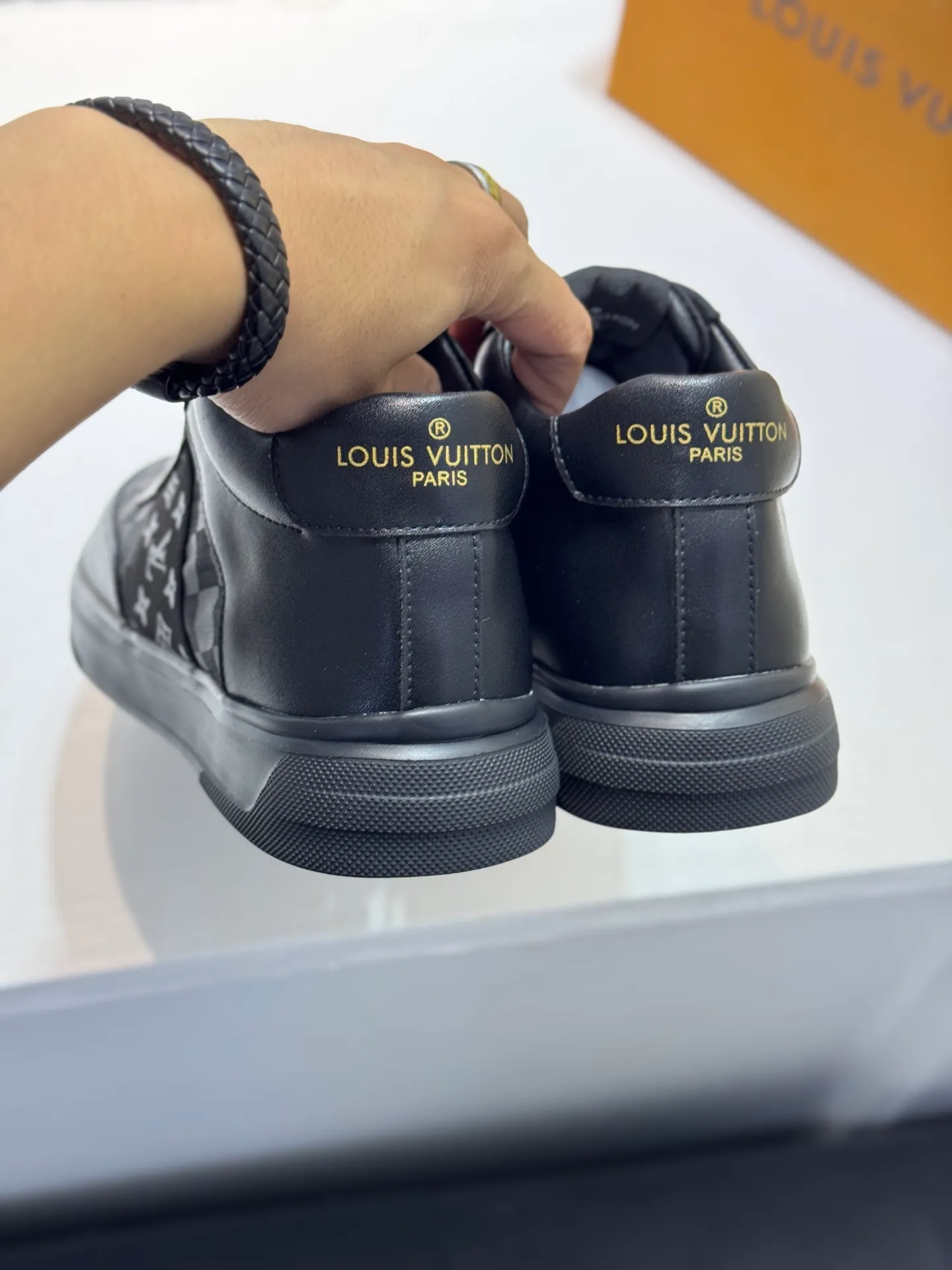 Men's Men's Shoes 💰420 [New Style] 🌂🌂Louis Vuitton😘L Luxurious new men's high-top sports boots, the upper is made of cowhide stitched with Lv plaid, and the style is fashionable. The sheepskin lining is high-end and comfortable, and the original rubber outsole is light and wear-resistant! Purely handmade, details determine quality! Size: 38-44<45 customized